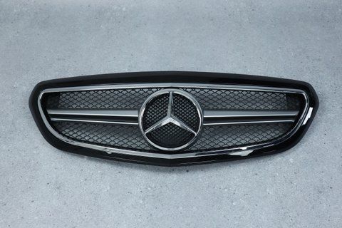Решітка радіатора на Mercedes E-Class W212 Classic (Стиль AMG) Чорна з хромом MB-W212C131 фото