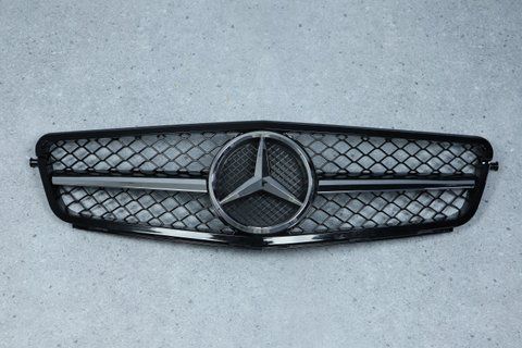 Решітка радіатора на Mercedes C-Class W204 (Стиль AMG) Чорна з хромом MB-W204068 фото