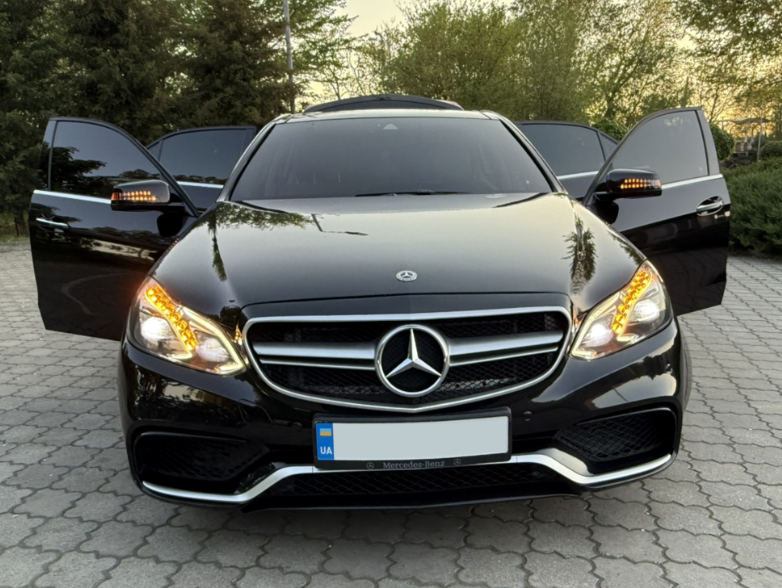 Решітка радіатора на Mercedes E-Class W212 Classic (Стиль AMG) Чорна з хромом MB-W212C131 фото