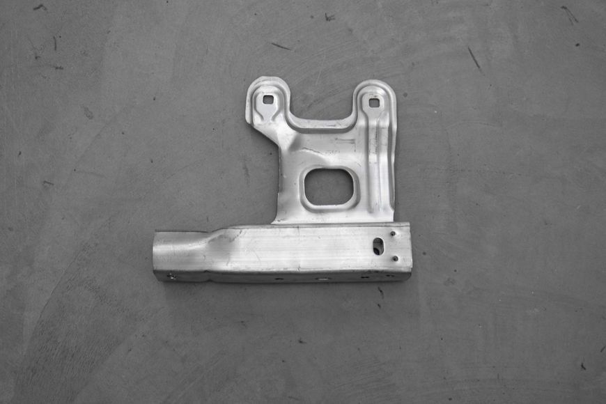 Кронштейн переднего бампера (M Paket) для BMW F20 F21 F23 F22 F30 F31 F34 F32 F33 F36 (51118051190) 51118051190 фото