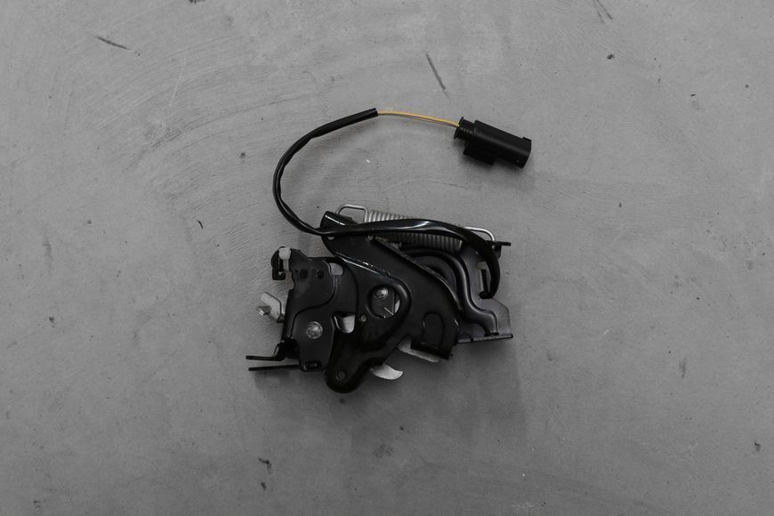 Лівий замок капота для BMW G30 G31 G32 G11 G12 G01 G02 G05 G06 G07 (51237347404) 51237347404 фото