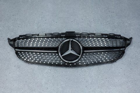 Решетка радиатора на Mercedes C-Class W205 (Стиль Diamond) (без места под камеру) Черная с хромом MB-W205171 фото