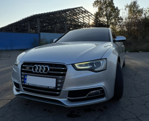 Решітка радіатора на Audi A5 8T (Стиль S-Line S5) Сіра з хромом A5-S132 фото