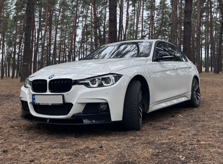Накладка переднього бампера (Губа) на BMW F30 F31 (Стиль M-performance) Чорний глянець 1606 фото