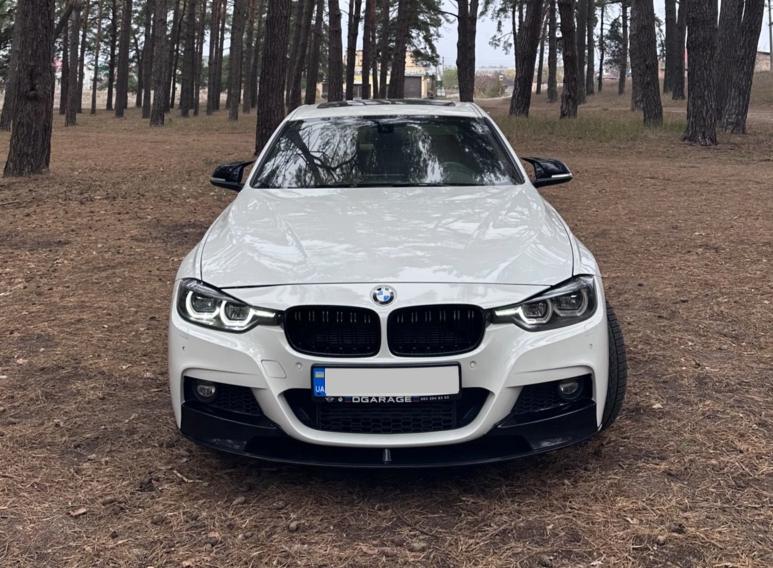 Накладка переднього бампера (Губа) на BMW F30 F31 (Стиль M-performance) Чорний глянець 1606 фото