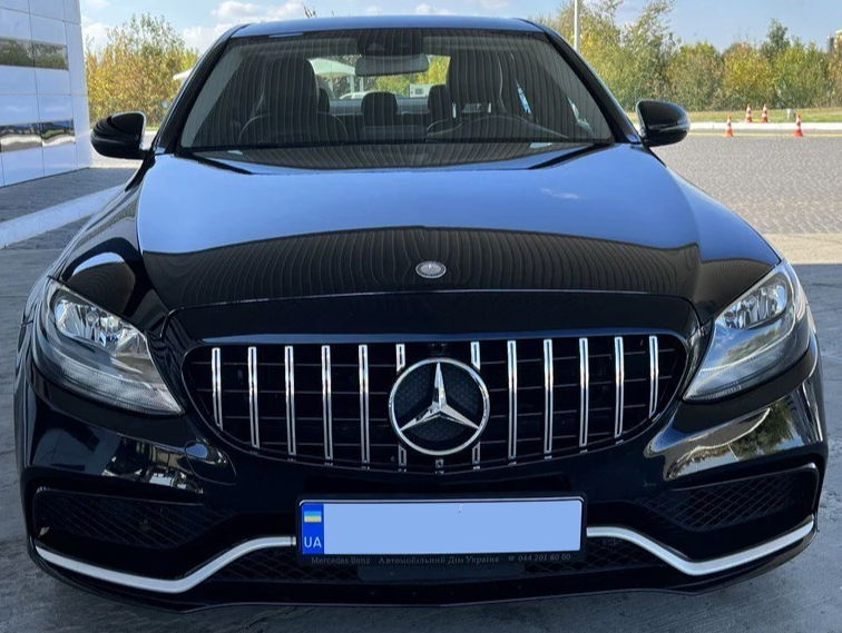 Решітка радіатора на Mercedes C-Class W205 (Стиль GT) (з місцем під камеру) Чорна з хромом 30126297 фото