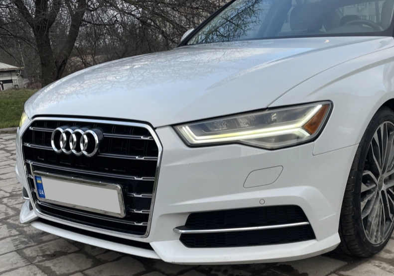 Решітка радіатора на Audi A6 C7 (Стиль S-Line S6) Чорна з хромом A6-S171 фото