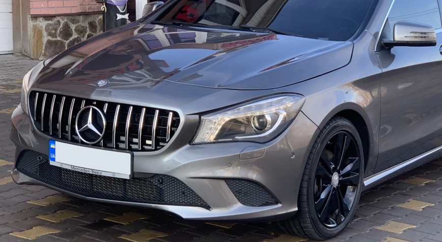 Решітка радіатора на Mercedes CLA-Class C117 (Стиль GT) Чорна з хромом MB-W117173 фото