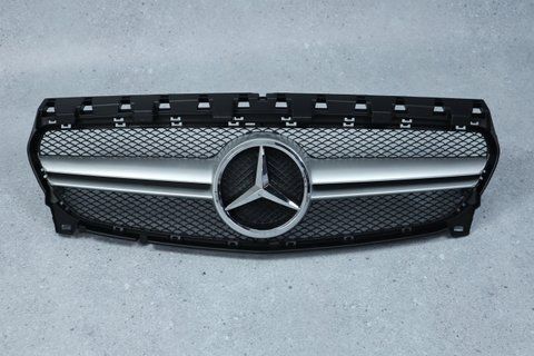 Решітка радіатора на Mercedes CLA-Class C117 (Стиль AMG) Чорна з хромом MB-W117175 фото