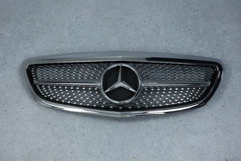 Решетка радиатора на Mercedes C-Class W205 (Стиль Classic Diamond) хром MB-W20517C1 фото