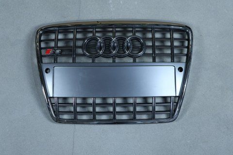 Решетка радиатора на Audi A6 C6 (Стиль S-Line S6) Серая с хромом с местами под парктроники A6-S104 фото