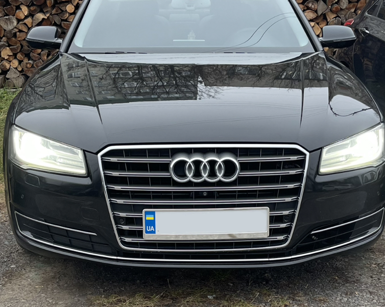 Решітка радіатора на Audi A8 D4 (Стиль S-Line S8) Чорна з хромом A8-S153 фото