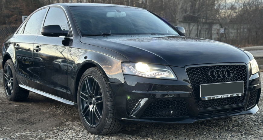 Решітка радіатора на Audi A4 B8 (Стиль RS) Чорний глянець A4-RS101 фото