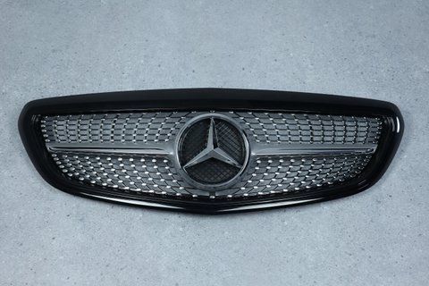 Решетка радиатора на Mercedes C-Class W205 (Стиль Classic Diamond) Черная MB-W20517C2 фото