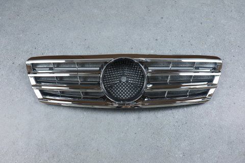 Решетка радиатора на Mercedes C-Class W203 (Стиль CL) Хром MB-W203025 фото