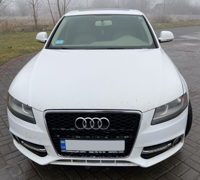Решітка радіатора на Audi A4 B8 (Стиль RS) Чорна з хромом A4-RS102 фото