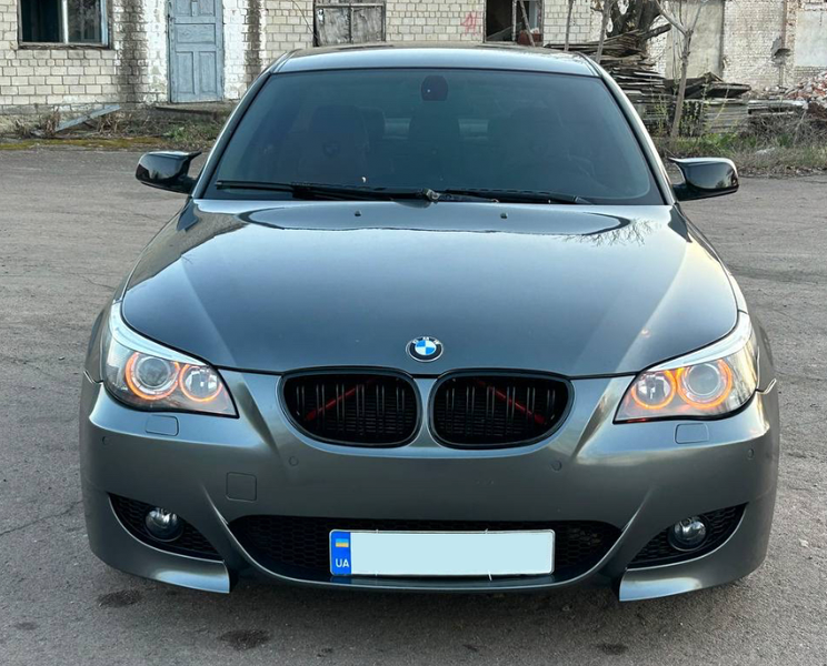 Решетка радиатора ноздри BMW E60 E61 M5 Двойные Чёрный Глянец (2003-2010)  617 фото