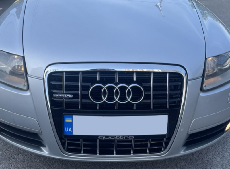 Решітка радіатора на Audi A6 C6 (Стиль S-Line S6) Чорна з хромом A6-S1011 фото