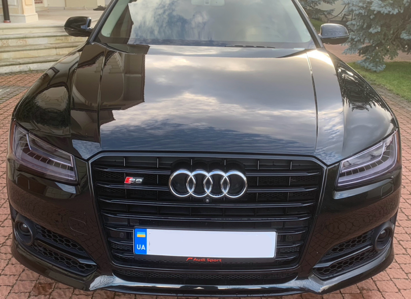 Решетка радиатора на Audi A8 D4 (Стиль S-Line S8) Черный глянец A8-S154 фото
