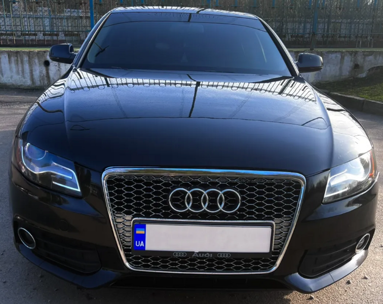 Решетка радиатора на Audi A4 B8 (Стиль RS) Серая с хромом A4-RS103 фото