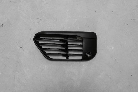 Левая решетка противотуманной фары (под парк.) для BMW X1 F48 / F49 (2015-2022) 51117453979 51117453979 фото