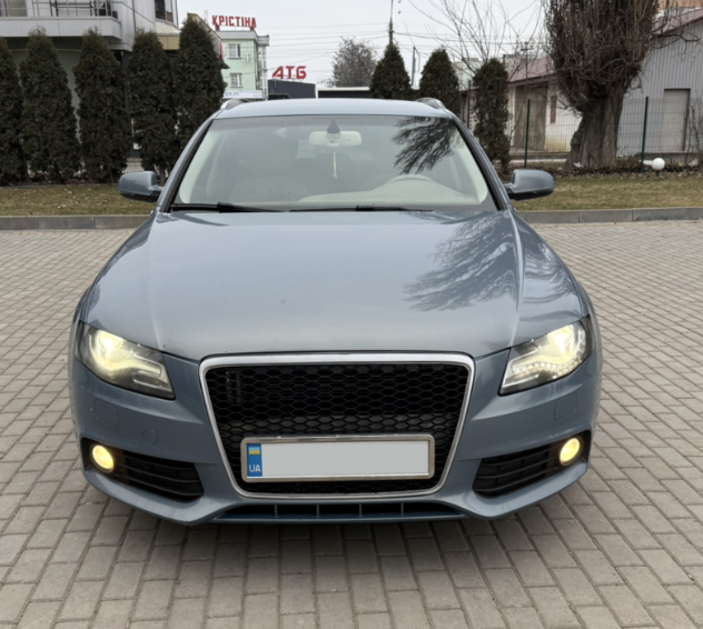 Решітка радіатора на Audi A4 B8 (Стиль RS) Чорна з сірим A4-RS105 фото