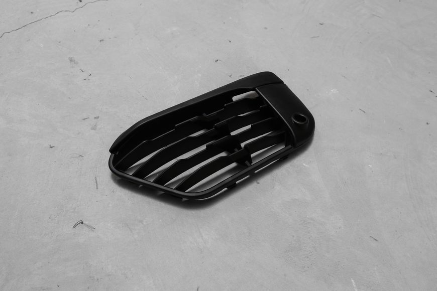Левая решетка противотуманной фары (под парк.) для BMW X1 F48 / F49 (2015-2022) 51117453979 51117453979 фото