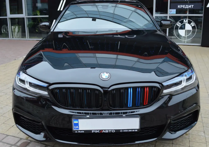Решетка радиатора ноздри BMW G30 G31 M5 F90 Двойные M-Color Глянец (2017-2020) 621 фото