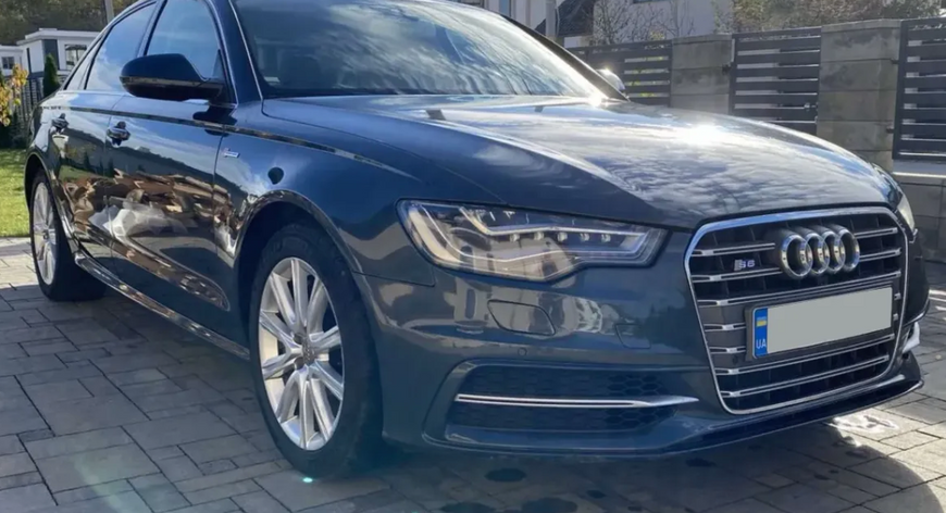 Решетка радиатора на Audi A6 C7 (Стиль S-Line S6) Серая с хромом A6-S133 фото