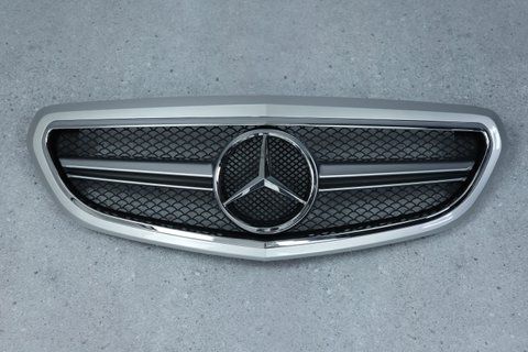 Решітка радіатора на Mercedes E-Class W212 Classic (Стиль AMG) Чорна з хромом MB-W212C132 фото