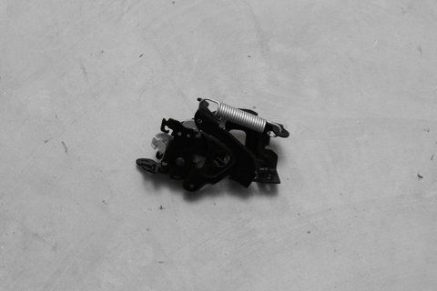 Правий замок капота для BMW G30 G31 G32 G11 G12 G14 G15 G16 G01 G02 G05 G06 G07 (51237347409) 51237347409 фото