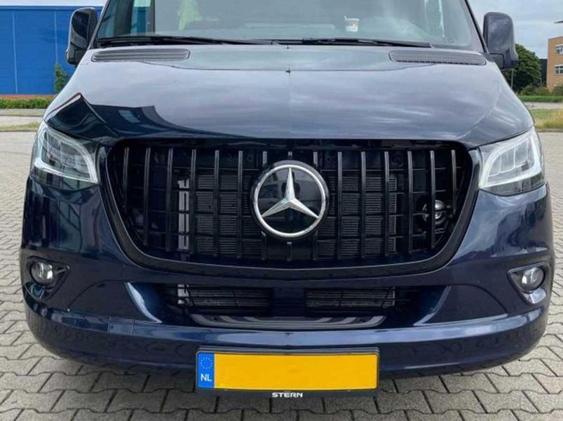Решітка радіатора на Mercedes Sprinter W907 (Стиль GT) Чорна MB-W907102 фото