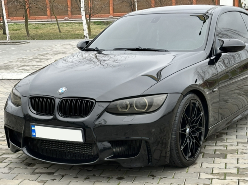 Решетка радиатора ноздри BMW E92 E93 Черный глянец Двойные (2006-2010)  597 фото