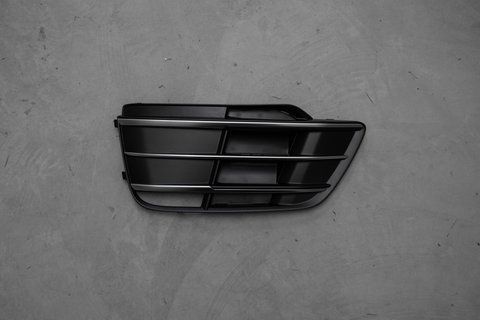 Левая решетка противотуманной фары (S Line) на Audi Q5 80A (2016-2020) 80D807679J 80D807679J фото