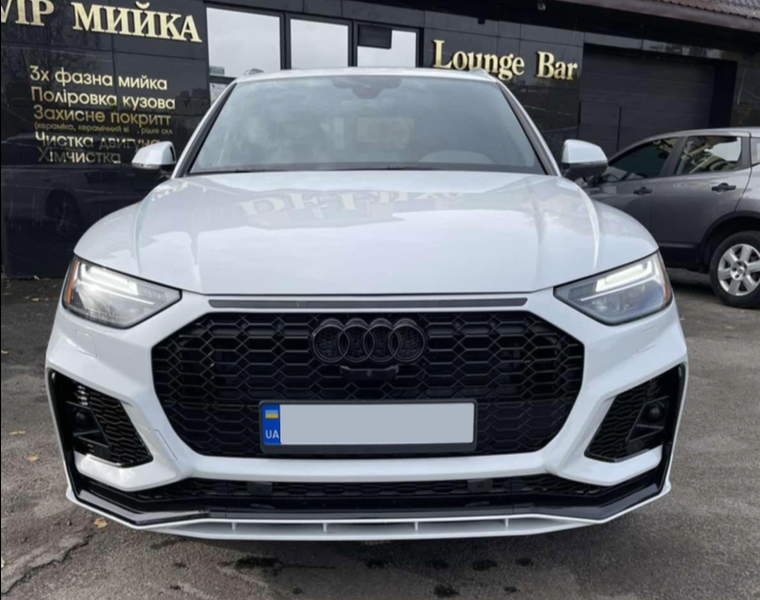 Решетка радиатора на Audi Q5 80A (Стиль RSQ5) Черный глянец CYC-021RSQ5 фото