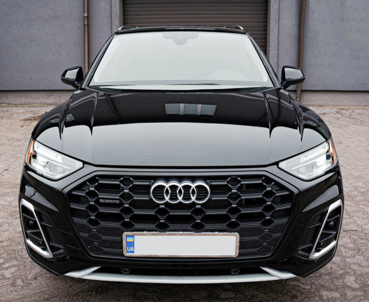 Решітка радіатора на Audi Q5 80A (Стиль S-LIine SQ5) Чорний глянець CYC-021SQ5 фото