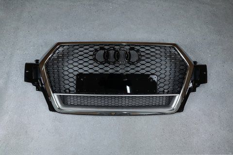 Решітка радіатора на Audi Q7 4M (Стиль RSQ7 quattro) Чорна з хромом Q7-RS155 фото