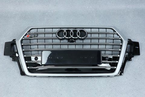 Решітка радіатора на Audi Q7 4M (Стиль S-Line SQ7) Чорна з сірим Q7-S151 фото