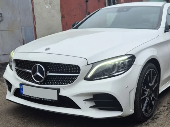 Решетка радиатора на Mercedes C-Class W205 (Стиль Diamond) (без места под камеру) Черная с хромом MB-W205192 фото