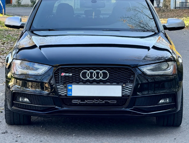 Решітка радіатора на Audi A4 B8 (Стиль RS4 Quattro) Чорний глянець A4-RS132 фото