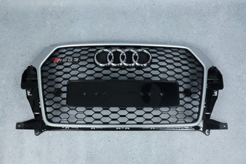 Решітка радіатора на Audi Q3 8U (Стиль RS) Чорна з сірим Q3-RS163 фото