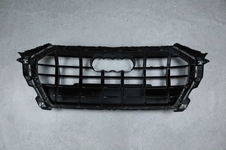 Решітка радіатора на Audi Q3 83A (Стиль SQ3) Чорна Q3-S191 фото
