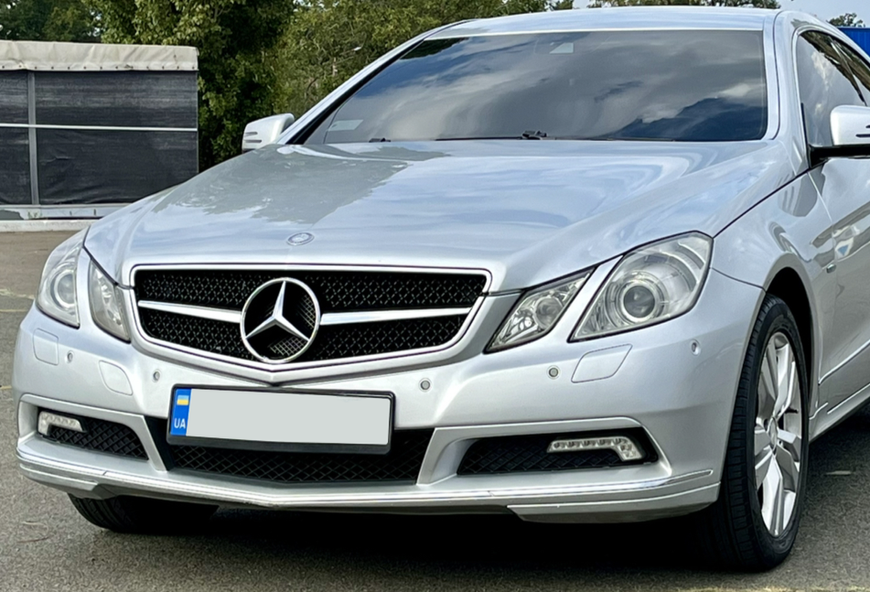 Решітка радіатора на Mercedes E-class Coupe C207 (Стиль AMG) Чорна з хромом  MB-W20792 фото