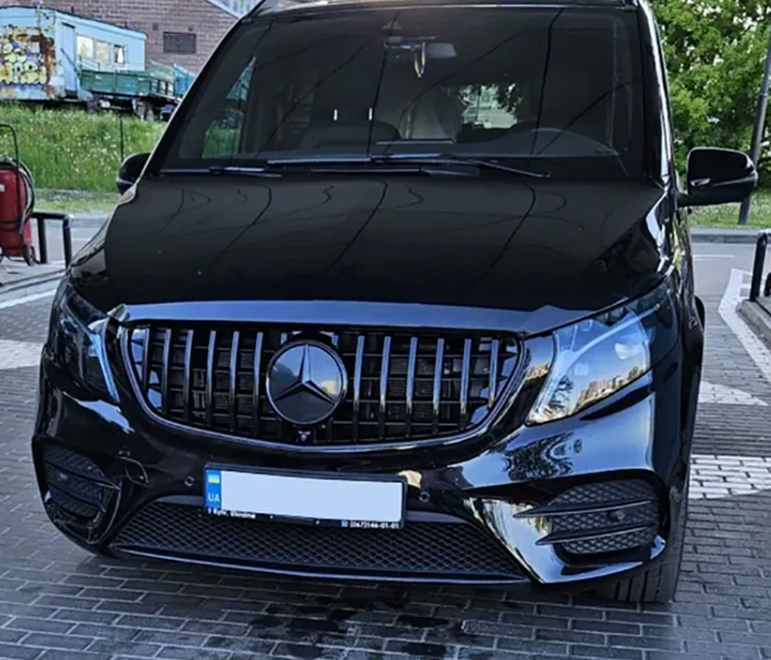 Решітка радіатора на Mercedes V-Class W447 (Стиль GT) Чорна з хромом MB-W447154 фото