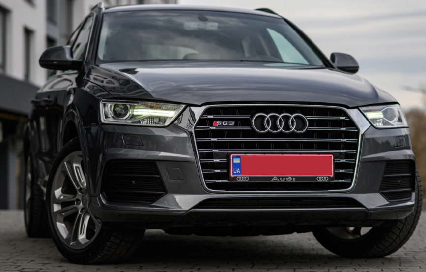 Решетка радиатора на Audi Q3 8U (Стиль S-Line SQ3) Черная с хромом Q3-S161 фото
