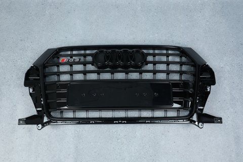 Решітка радіатора на Audi Q3 8U (Стиль S-Line SQ3) Чорний глянець Q3-S162 фото