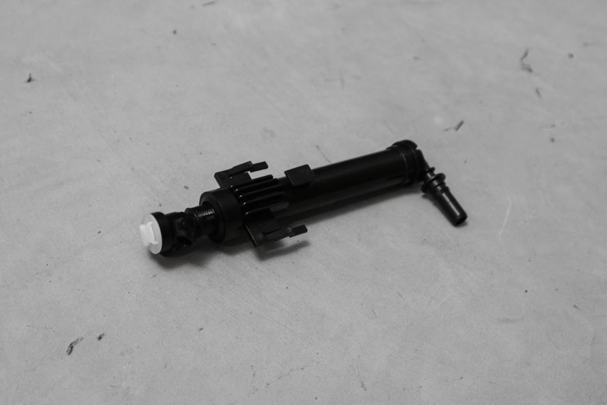 Омыватель фар для BMW F20 F21 F23 F22 F87 F35 F80 F30 F31 F34 F32 F33 F36 F82 (Правый) 61677275658 61677275658 фото
