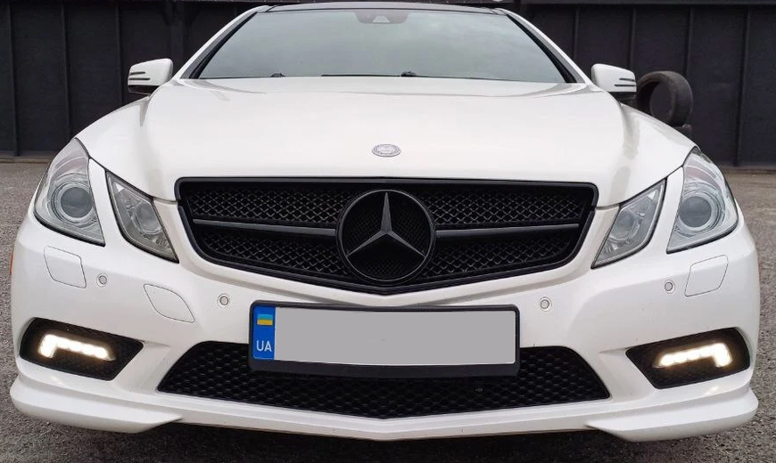 Решітка радіатора на Mercedes E-class Coupe C207 (Стиль AMG) Чорна  MB-W20793 фото