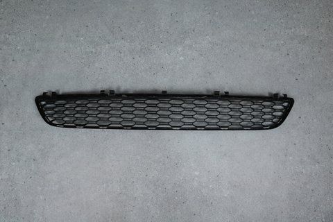 Центральная решетка переднего бампера (M Paket) BMW G30 G31 (2017-2022) 51118064930 51118064930 фото