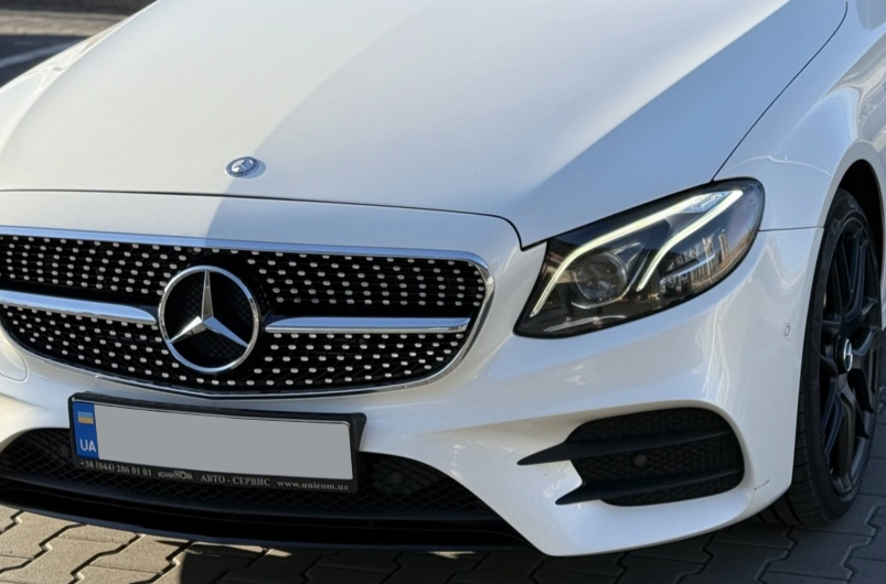 Решітка радіатора на Mercedes E-class W213 (Стиль Diamond) (з місцем під камеру) Чорна з хромом 301242 фото